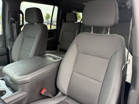 Used 2025 Chevrolet Suburban LS RWD image 11