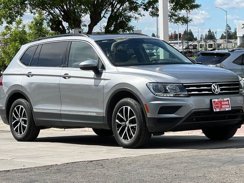 Used 2021 Volkswagen Tiguan SE w/ Panoramic Sunroof Package image 10