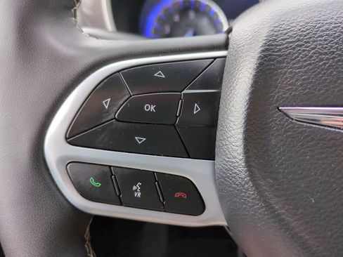 Used 2025 Chrysler Pacifica Select image 24