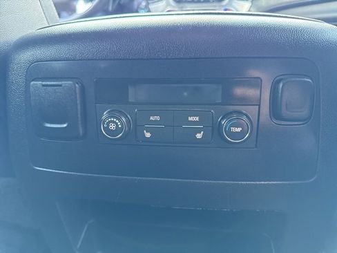 Used 2017 GMC Yukon SLT image 28