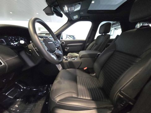 Used 2025 Land Rover Discovery Dynamic SE AWD/4WD image 23