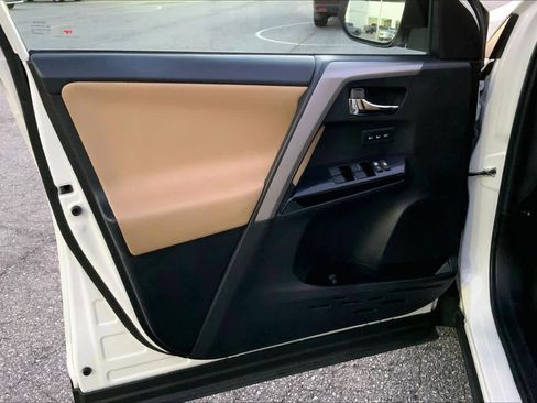 Used 2016 Toyota RAV4 Limited image 21