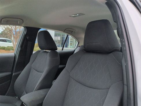Used 2022 Toyota Corolla LE image 16