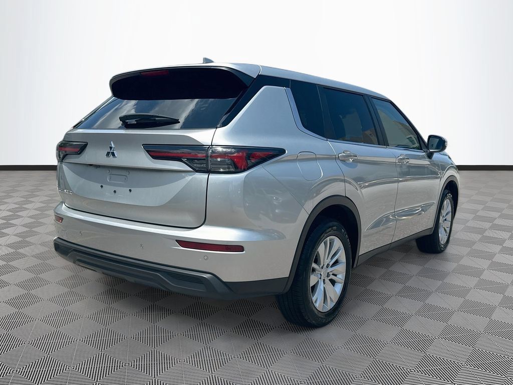 Used 2025 Mitsubishi Outlander ES FWD image 6