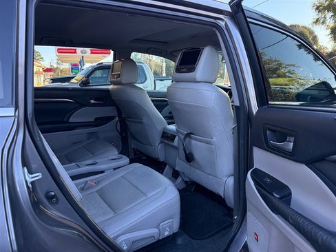 Used 2014 Toyota Highlander Limited image 15