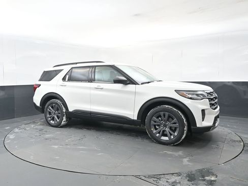 New 2026 Ford Explorer Active w/ Active Comfort Package image 7