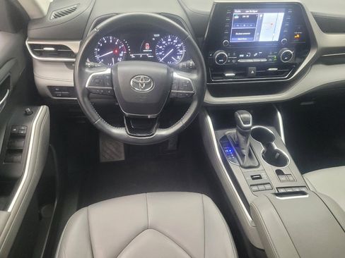 Used 2020 Toyota Highlander XLE AWD/4WD image 22
