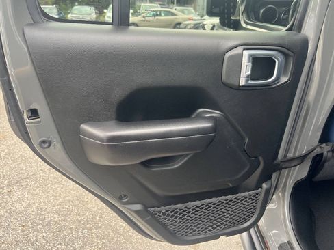 Used 2021 Jeep Gladiator Sport AWD/4WD image 17
