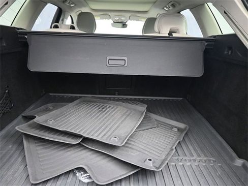 Used 2024 Volvo XC60 B5 Ultimate w/ Protection Package Premier image 32