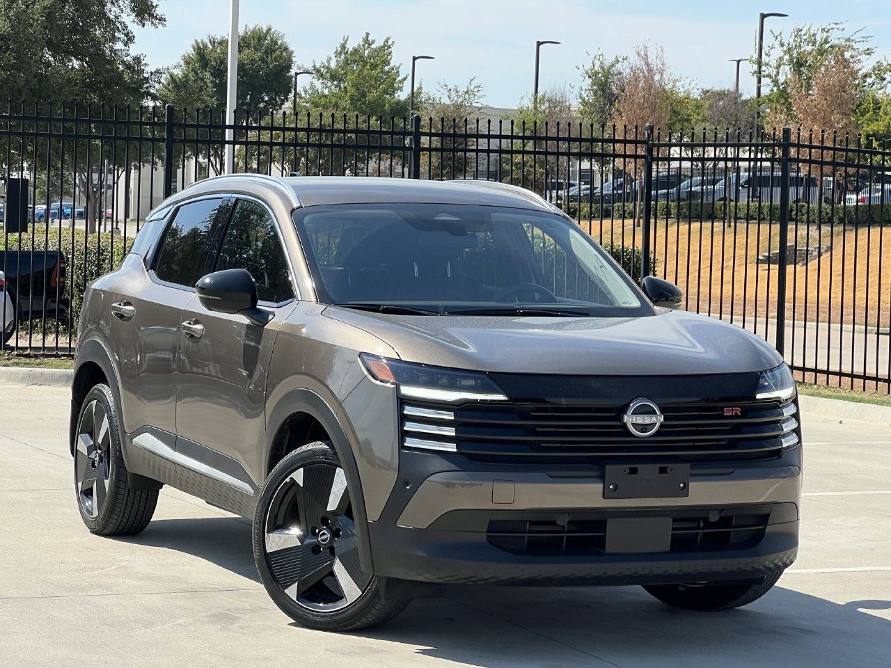 Certified 2026 Nissan Kicks SR FWD image 1