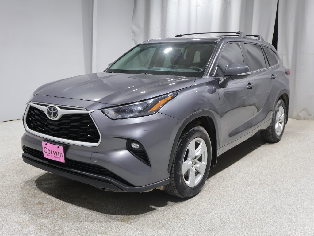Used 2024 Toyota Highlander LE FWD image 7
