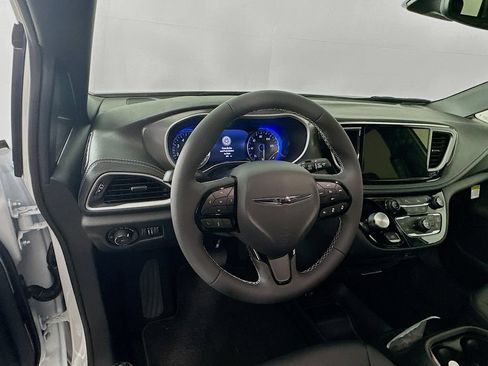 New 2026 Chrysler Pacifica Select w/ S Appearance Package AWD/4WD image 15