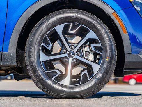 Used 2023 Kia Sportage EX image 9