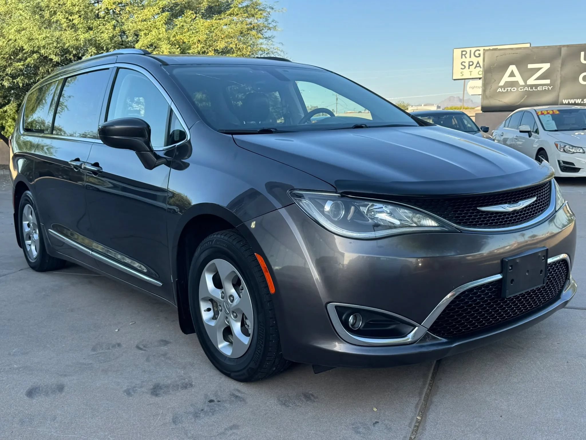 Used 2017 Chrysler Pacifica Touring-L Plus FWD image 7