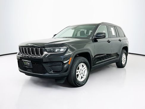 Used 2023 Jeep Grand Cherokee Laredo AWD/4WD image 3
