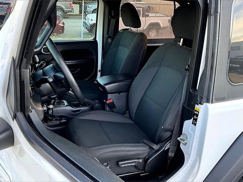 Used 2021 Jeep Wrangler Sport image 18