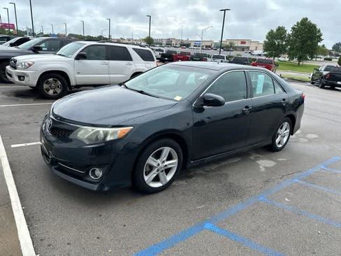 Used 2014 Toyota Camry SE FWD image 4