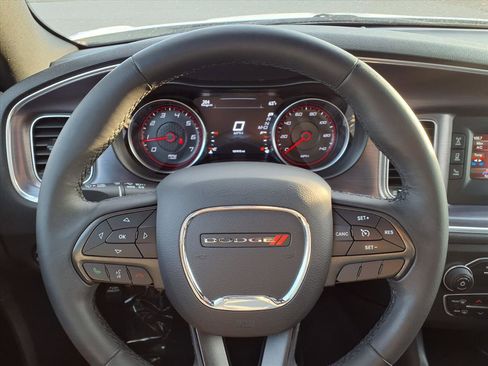 Used 2017 Dodge Charger SE image 18