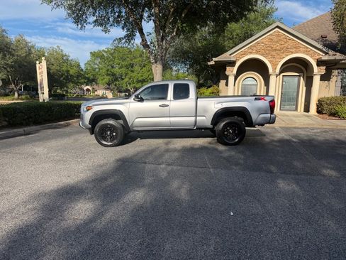 Used 2021 Toyota Tacoma SR w/ SX Package image 10