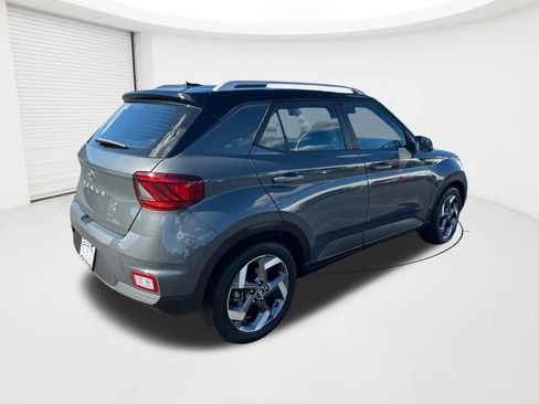 Used 2025 Hyundai Venue Limited FWD image 5