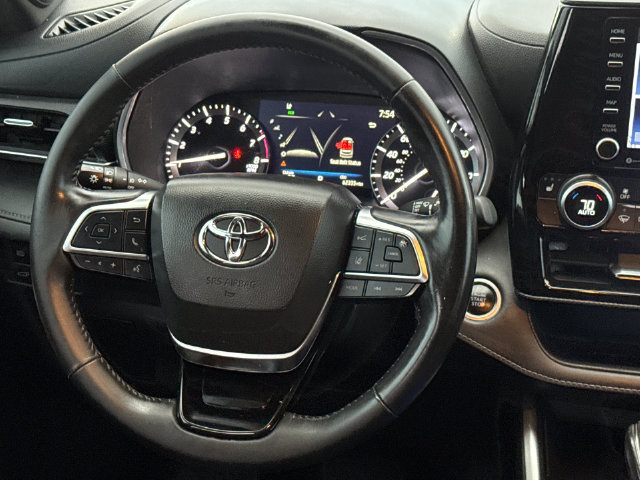 Used 2021 Toyota Highlander XSE FWD image 12