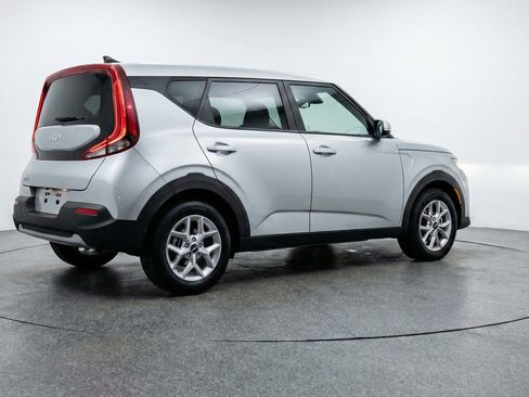 Used 2025 Kia Soul LX w/ LX Technology Package image 9