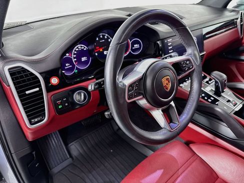 Used 2023 Porsche Cayenne AWD/4WD image 9