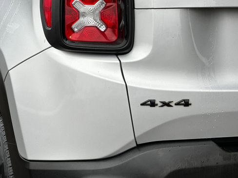 Used 2020 Jeep Renegade Altitude image 32