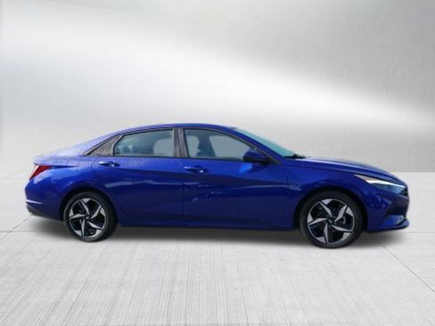 Used 2023 Hyundai Elantra SEL w/ Convenience Package image 2