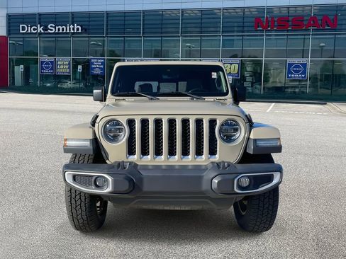 Used 2020 Jeep Gladiator Overland image 2