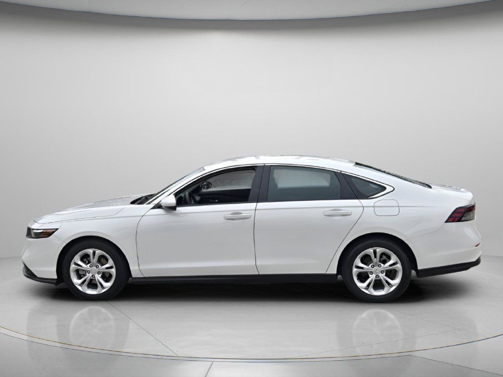 Used 2025 Honda Accord LX image 5