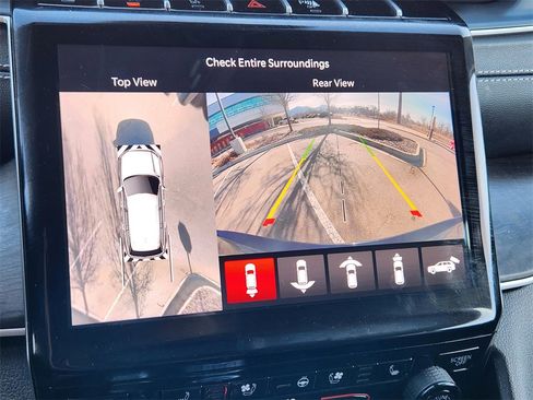 Used 2023 Jeep Grand Cherokee Limited w/ Luxury Tech Group II image 14