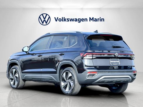 New 2026 Volkswagen Taos SE image 3
