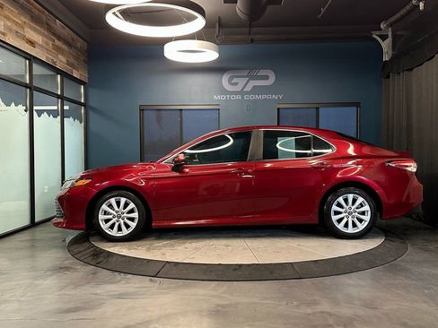 Used 2018 Toyota Camry LE FWD image 6