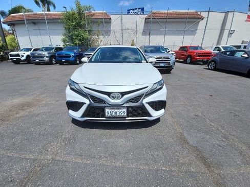 Used 2022 Toyota Camry XSE FWD image 3