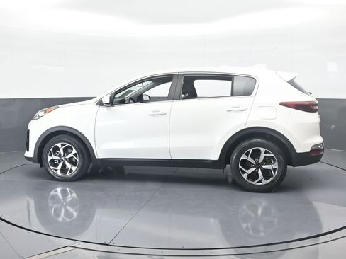 Used 2022 Kia Sportage LX image 3