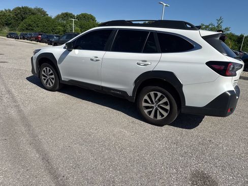 Certified 2024 Subaru Outback Premium w/ Popular Package #1 AWD/4WD image 12