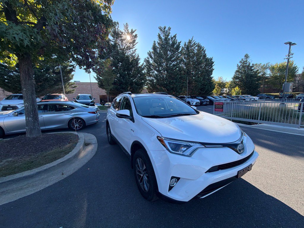 Used 2017 Toyota RAV4 XLE w/ Convenience Package AWD/4WD image 5