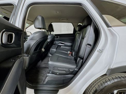 Used 2024 Kia Sorento S image 22