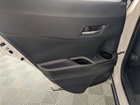 Used 2019 Toyota C-HR XLE FWD image 24