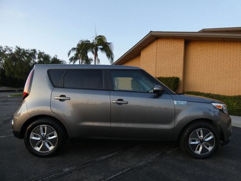 Used 2018 Kia Soul EV image 6