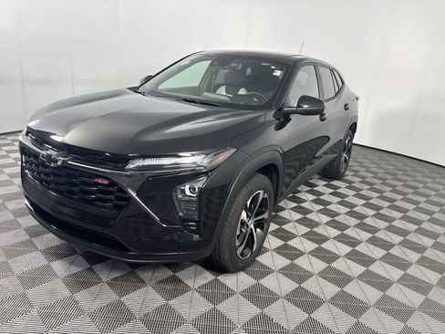 Used 2024 Chevrolet Trax RS w/ Driver Confidence Package FWD image 4