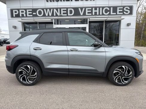 Used 2025 Chevrolet TrailBlazer RS w/ Convenience Package AWD/4WD image 2
