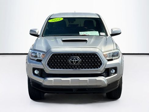 Used 2019 Toyota Tacoma TRD Sport w/ Technology Package RWD image 2