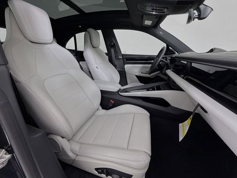 New 2026 Porsche Macan Electric image 32
