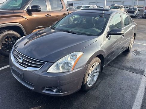 Used 2011 Nissan Altima 3.5 SR w/ 3.5SR Premium Pkg image 3