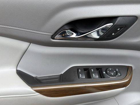 Used 2019 GMC Acadia SLE FWD image 10