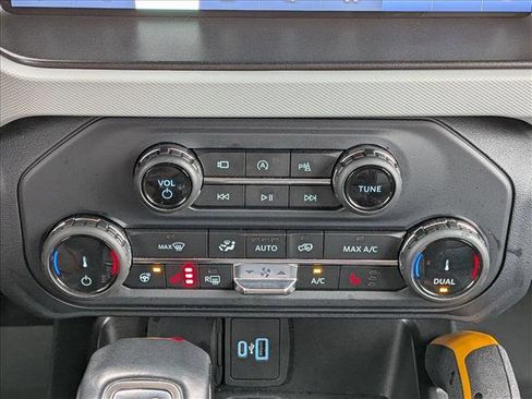 Used 2022 Ford Bronco Badlands image 15