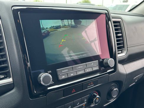 Used 2022 Nissan Frontier 2WD Crew Cab image 29