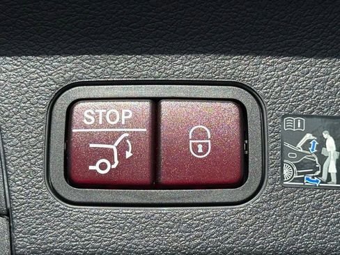 Used 2025 Mercedes-Benz GLS 450 4MATIC image 15